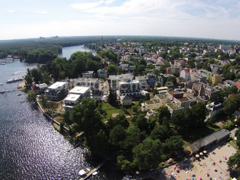 Berlin von oben - Uferbereiche des Sees Müggelsee an der Müggelspree im Stadtteil Friedrichshagen in Berlin