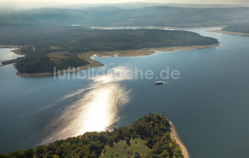 Möhnesee aus der Vogelperspektive: Uferbereiche des Sees Möhnesee in Möhnesee im Bundesland Nordrhein-Westfalen, Deutschland