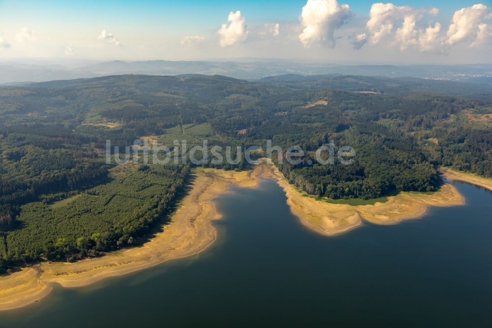 Möhnesee aus der Vogelperspektive: Uferbereiche des Sees Möhnesee in Möhnesee im Bundesland Nordrhein-Westfalen, Deutschland