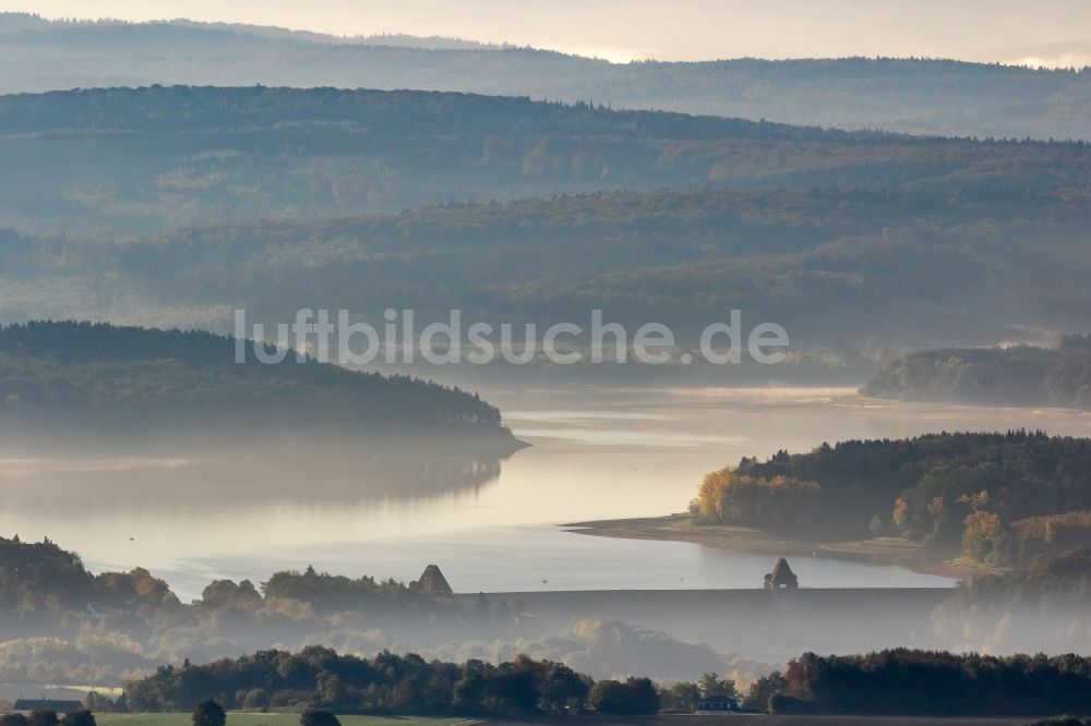 Möhnesee von oben - Uferbereiche des Sees Möhnesee im Bundesland Nordrhein-Westfalen