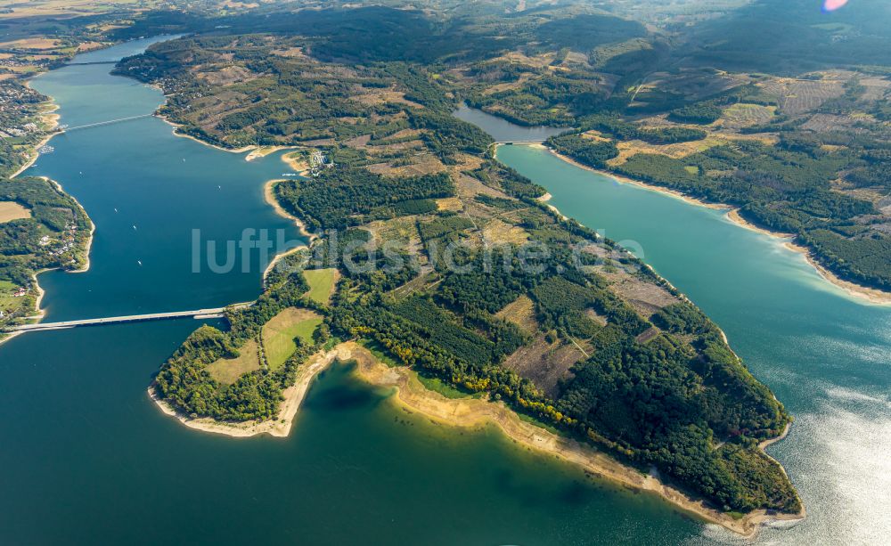 Möhnesee aus der Vogelperspektive: Uferbereiche des Sees Möhnesee im Bundesland Nordrhein-Westfalen