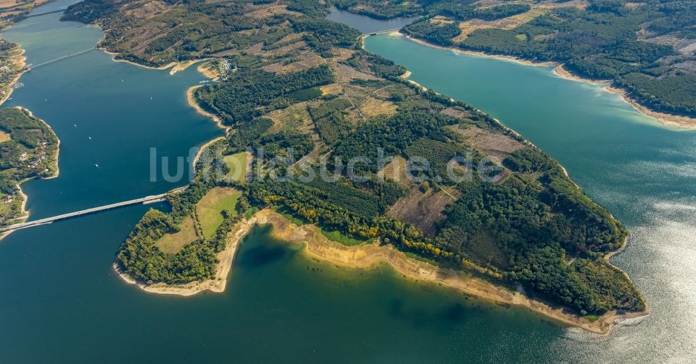 Luftbild Möhnesee - Uferbereiche des Sees Möhnesee im Bundesland Nordrhein-Westfalen