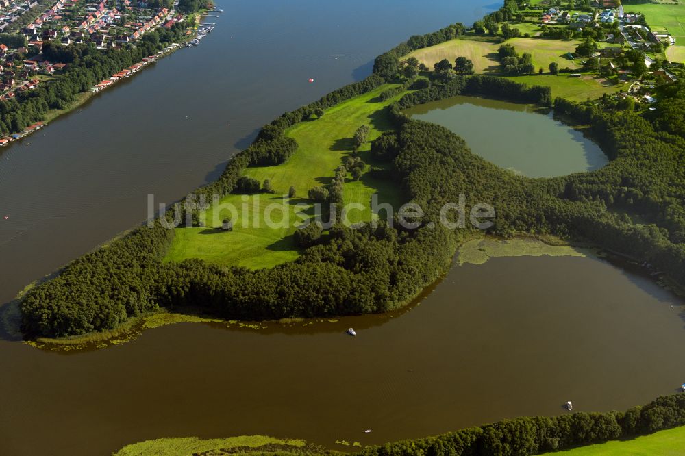 Mirow aus der Vogelperspektive: Uferbereiche des Sees Mirower See in Mirow im Bundesland Mecklenburg-Vorpommern, Deutschland