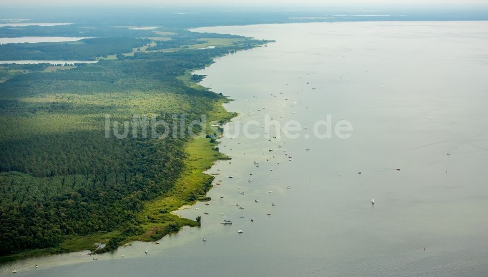 Luftaufnahme Klink - Uferbereiche des Sees Müritz mit in Klink im Bundesland Mecklenburg-Vorpommern