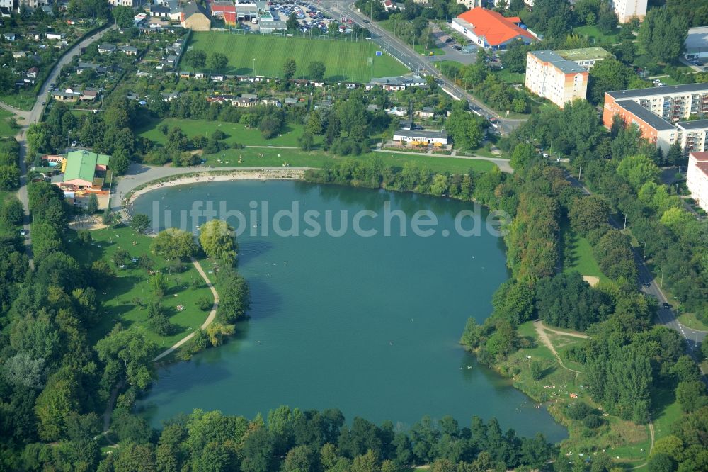 Leipzig aus der Vogelperspektive: Uferbereiche des Sees Naturbad Nordost Bagger in Leipzig im Bundesland Sachsen