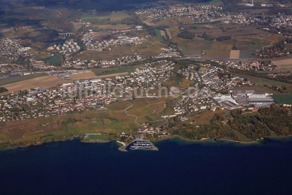 Luftbild Cortaillod - Uferbereiche des Sees Neuchateler See und Landschaft in Cortaillod im Kanton Neuchâtel, Schweiz