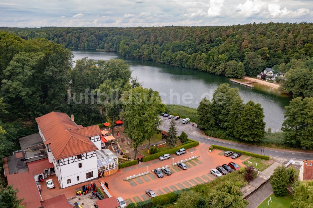 Wandlitz aus der Vogelperspektive: Uferbereiche des Sees Obersee in einem Waldgebiet in Lanke in Wandlitz im Bundesland Brandenburg, Deutschland