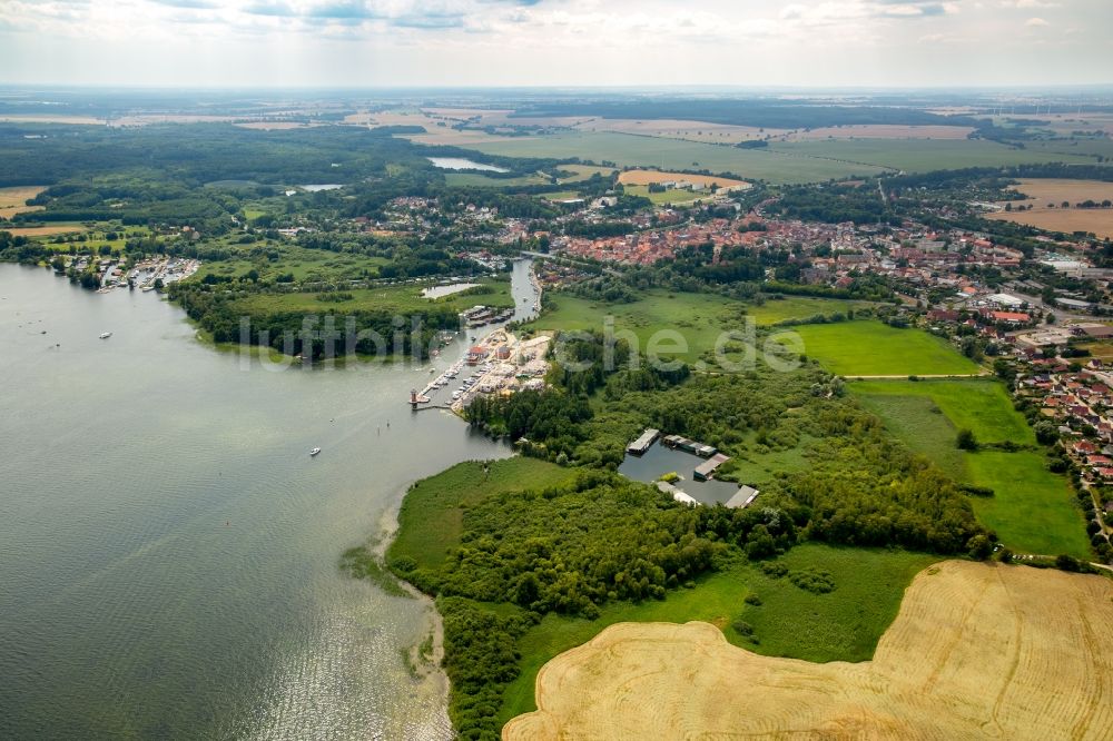 Luftaufnahme Plau am See - Uferbereiche des Sees Plauer See in Plau am See im Bundesland Mecklenburg-Vorpommern