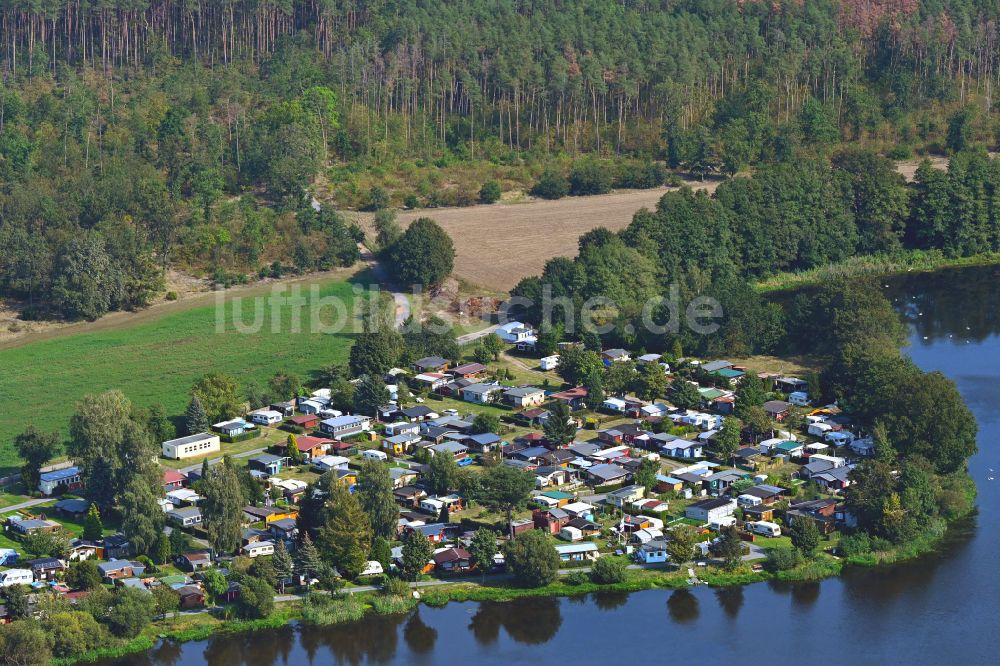 Radeburg aus der Vogelperspektive: Uferbereiche des Sees Radeburger Stausee mit dem Campingplatz am Röderstausee in Radeburg im Bundesland Sachsen, Deutschland