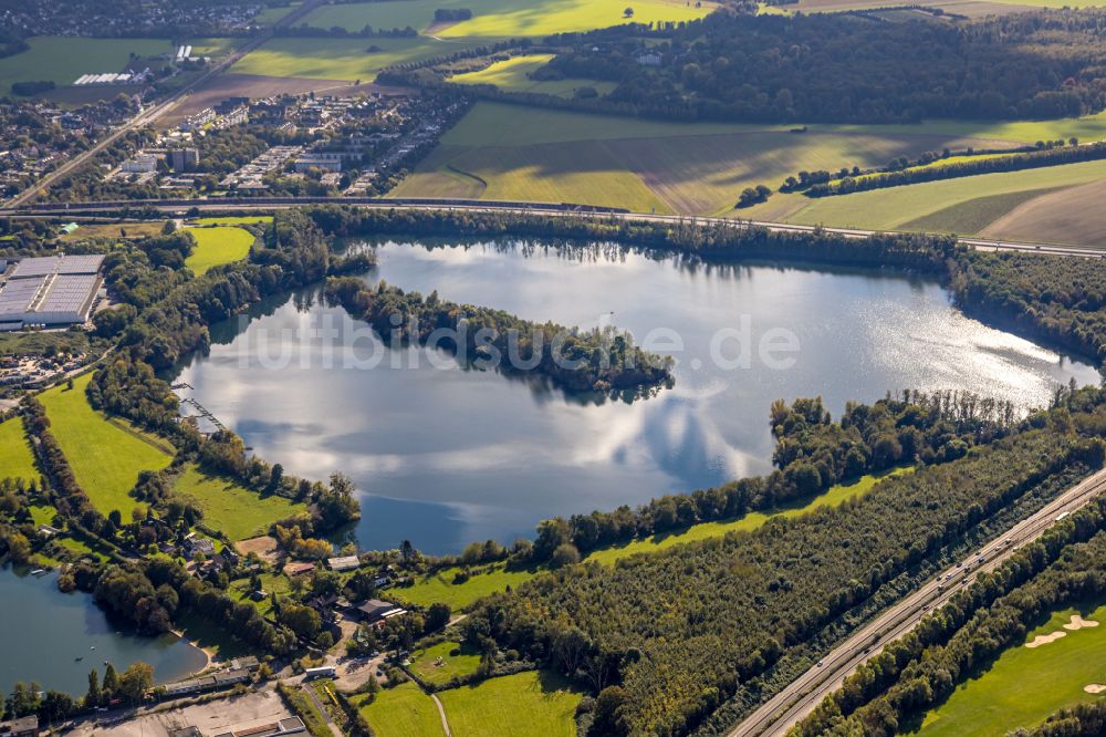 Duisburg aus der Vogelperspektive: Uferbereiche des Sees Rahmer See in Duisburg im Bundesland Nordrhein-Westfalen, Deutschland