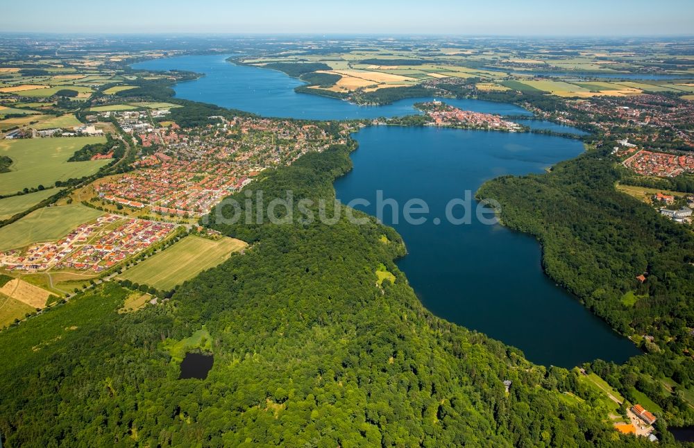 Einhaus aus der Vogelperspektive: Uferbereiche des Sees Ratzeburger See in Einhaus im Bundesland Schleswig-Holstein