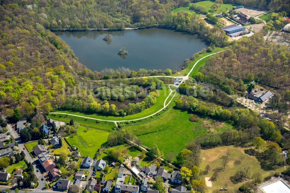 Luftaufnahme Dinslaken - Uferbereiche des Sees Rotbachsee in Dinslaken im Bundesland Nordrhein-Westfalen