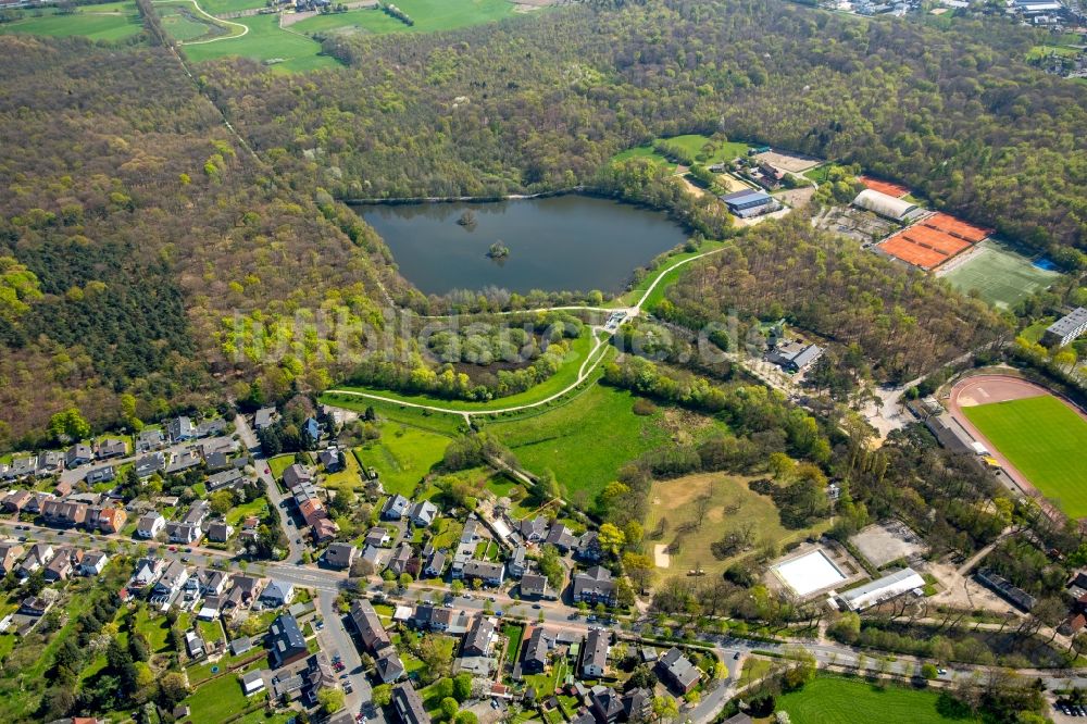 Dinslaken von oben - Uferbereiche des Sees Rotbachsee in Dinslaken im Bundesland Nordrhein-Westfalen