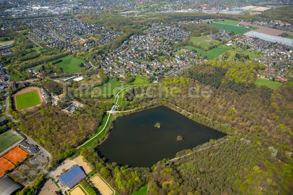 Luftaufnahme Dinslaken - Uferbereiche des Sees Rotbachsee in Dinslaken im Bundesland Nordrhein-Westfalen