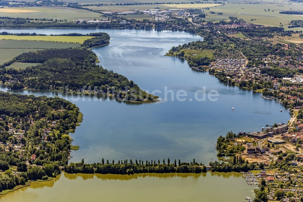 Luftaufnahme Neuruppin - Uferbereiche des Sees Ruppiner See im Ortsteil Wuthenow in Neuruppin im Bundesland Brandenburg