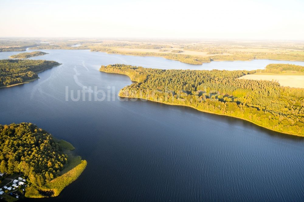 Luftaufnahme Groß Zecher - Uferbereiche des Sees Schaalsee in Groß Zecher im Bundesland Mecklenburg-Vorpommern, Deutschland