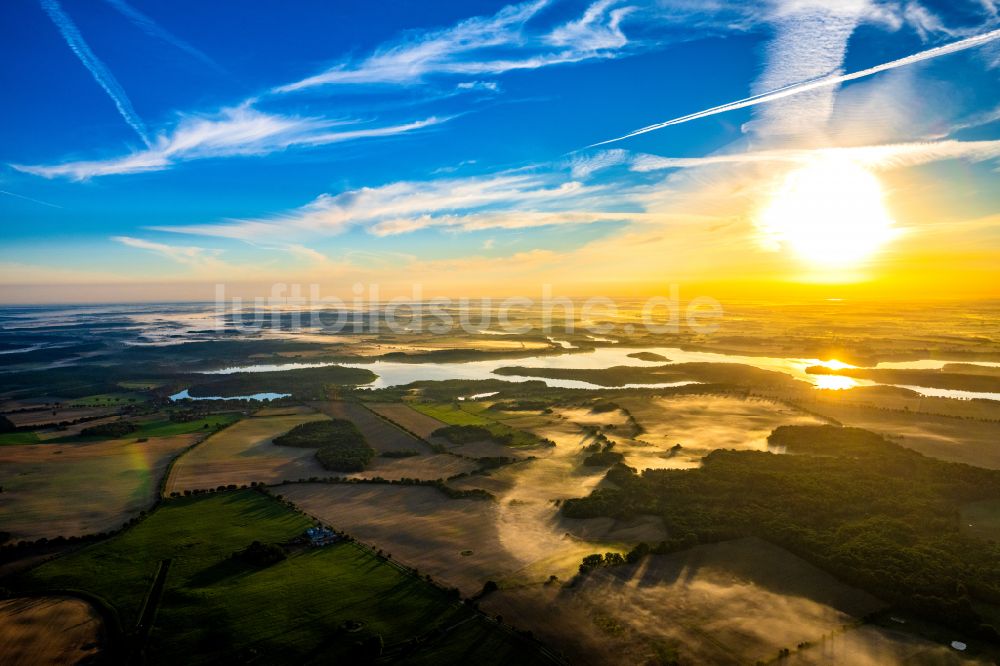 Luftbild Zarrentin am Schaalsee - Uferbereiche des Sees Schaalsee in Zarrentin am Schaalsee im Bundesland Mecklenburg-Vorpommern, Deutschland