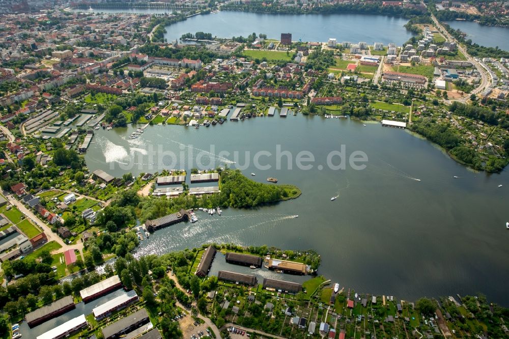 Schwerin aus der Vogelperspektive: Uferbereiche des Sees Schweriner Innensee - Ziegelsee in Schwerin im Bundesland Mecklenburg-Vorpommern