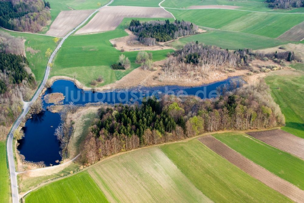 Andechs aus der Vogelperspektive: Uferbereiche des Sees Seachtn in Andechs im Bundesland Bayern