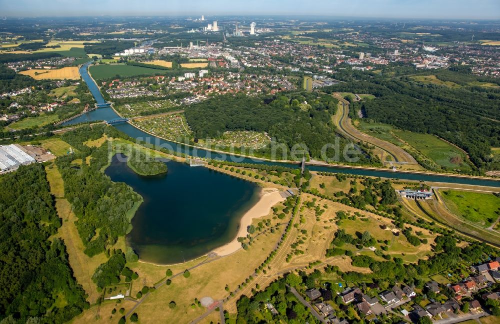 Lünen von oben - Uferbereiche des Sees am Seepark in Lünen im Bundesland Nordrhein-Westfalen