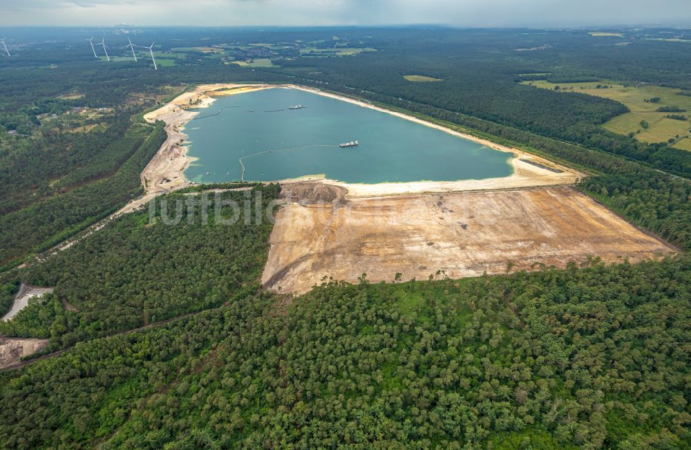 Luftbild Haltern am See - Uferbereiche des Sees Silberseen in einem Waldgebiet in Haltern am See im Bundesland Nordrhein-Westfalen, Deutschland