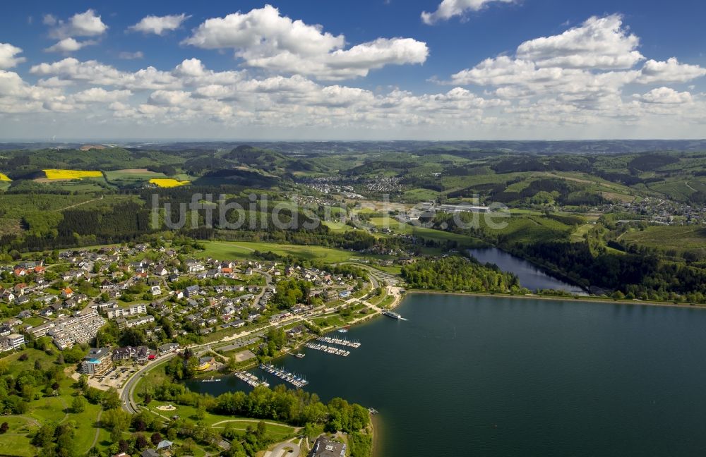 Sundern (Sauerland) von oben - Uferbereiche des Sees Sorpesee in Sundern (Sauerland) im Bundesland Nordrhein-Westfalen