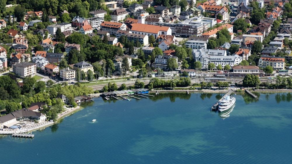 Luftbild Starnberg - Uferbereiche des Sees Starnberger See und der Schiffsanlagesteg der Bayerischen Seenschifffahrt in Starnberg im Bundesland Bayern, Deutschland