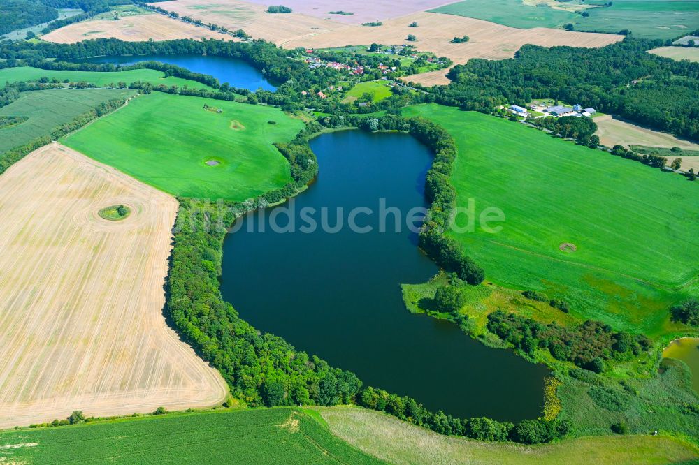 Luftaufnahme Möllenbeck - Uferbereiche des Sees Tiefer See in Möllenbeck im Bundesland Mecklenburg-Vorpommern, Deutschland