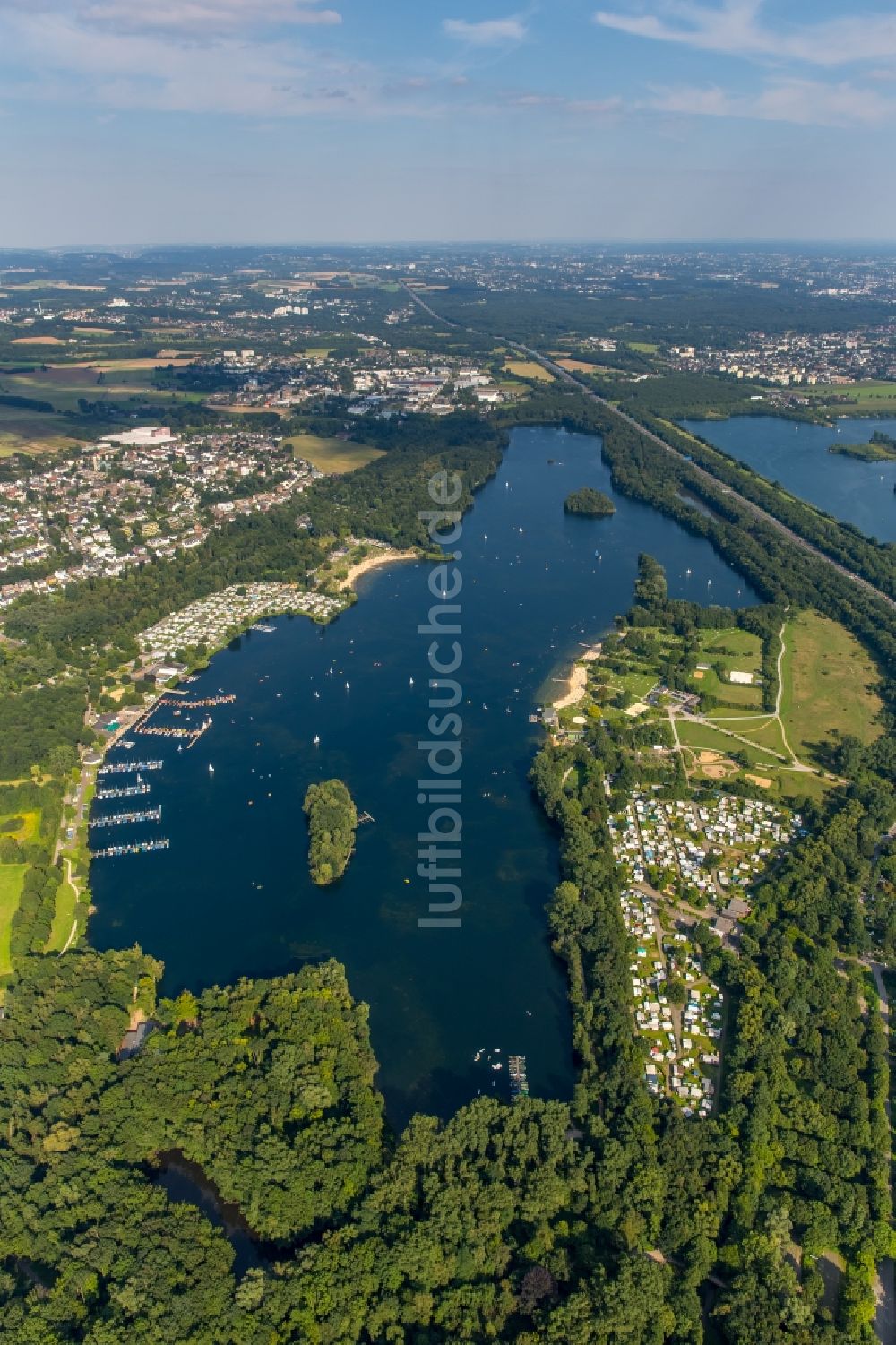 Düsseldorf von oben - Uferbereiche des Sees Unterbacher See in Düsseldorf im Bundesland Nordrhein-Westfalen