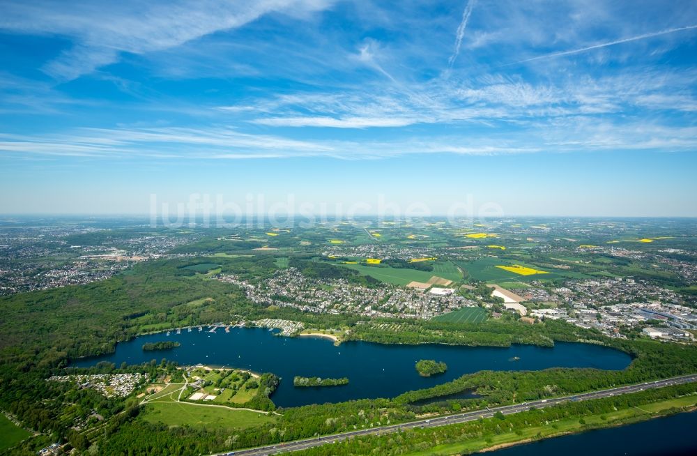 Düsseldorf aus der Vogelperspektive: Uferbereiche des Sees Unterbachersee in Düsseldorf im Bundesland Nordrhein-Westfalen