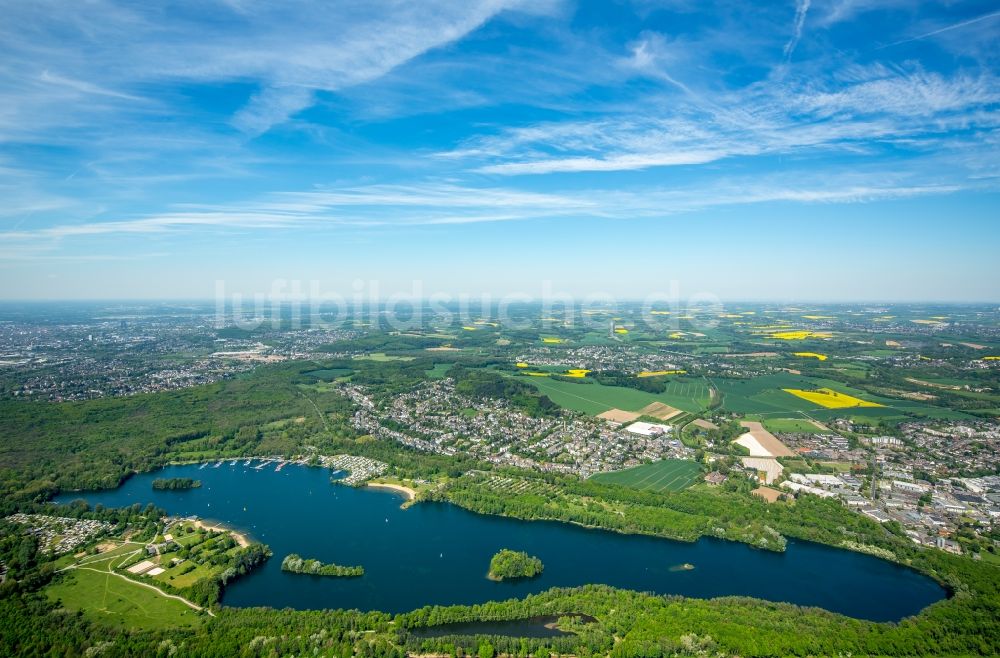 Luftaufnahme Düsseldorf - Uferbereiche des Sees Unterbachersee in Düsseldorf im Bundesland Nordrhein-Westfalen