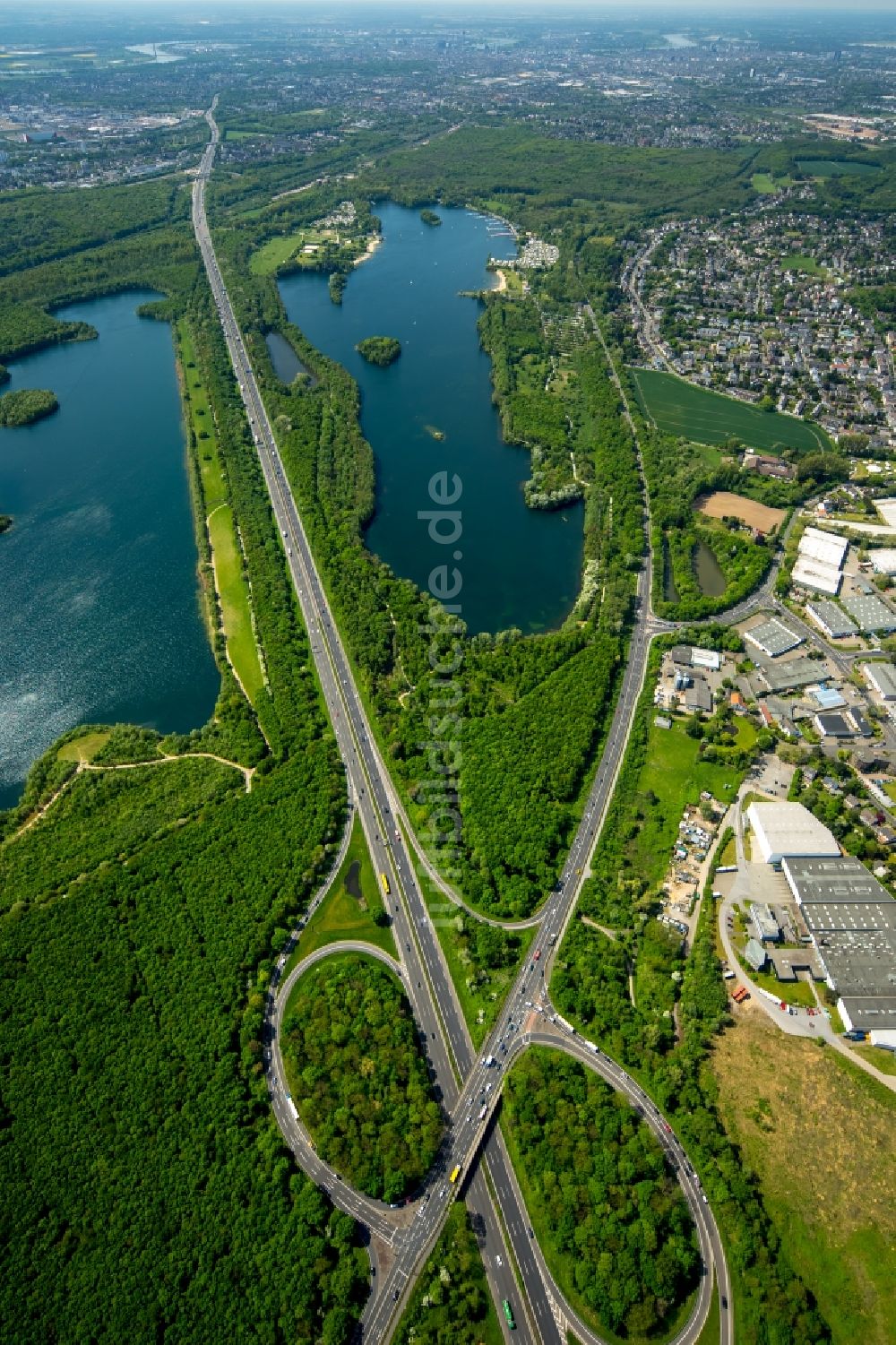 Düsseldorf von oben - Uferbereiche des Sees Unterbachersee in Düsseldorf im Bundesland Nordrhein-Westfalen