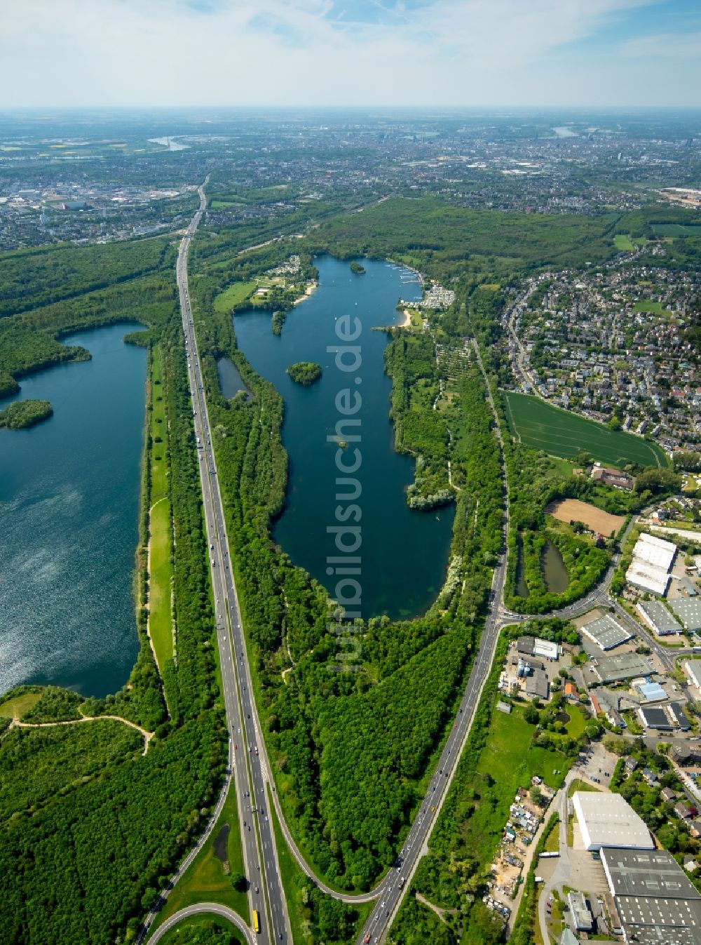 Düsseldorf aus der Vogelperspektive: Uferbereiche des Sees Unterbachersee in Düsseldorf im Bundesland Nordrhein-Westfalen