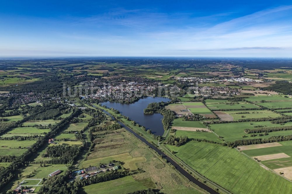 Bremervörde aus der Vogelperspektive: Uferbereiche des Sees Vörder See in Bremervörde im Bundesland Niedersachsen, Deutschland