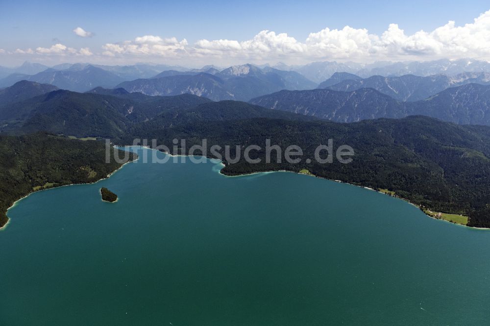 Luftaufnahme Kochel am See - Uferbereiche des Sees Walchensee in Kochel am See im Bundesland Bayern, Deutschland