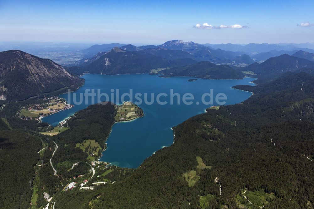 Kochel am See von oben - Uferbereiche des Sees Walchensee in Kochel am See im Bundesland Bayern, Deutschland