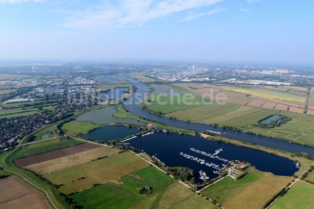 Weyhe aus der Vogelperspektive: Uferbereiche des Sees Wieltsee mit Zulauf zur Weser in Weyhe im Bundesland Niedersachsen