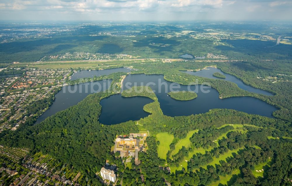 Luftbild Duisburg - Uferbereiche des Sees Wildförstersee in Duisburg im Bundesland Nordrhein-Westfalen