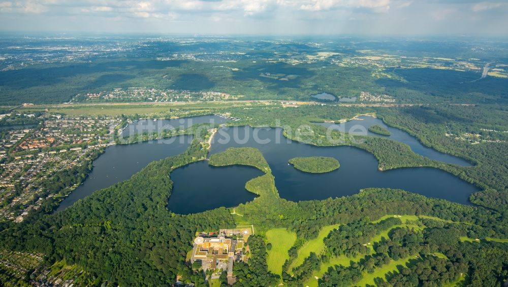 Luftaufnahme Duisburg - Uferbereiche des Sees Wildförstersee in Duisburg im Bundesland Nordrhein-Westfalen