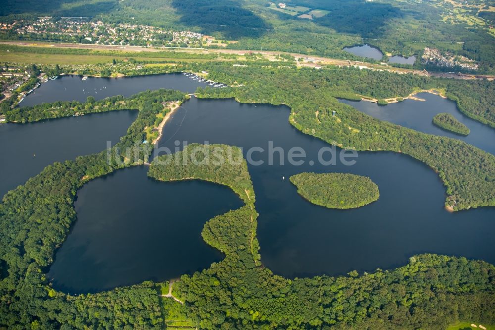 Luftbild Duisburg - Uferbereiche des Sees Wildförstersee in Duisburg im Bundesland Nordrhein-Westfalen