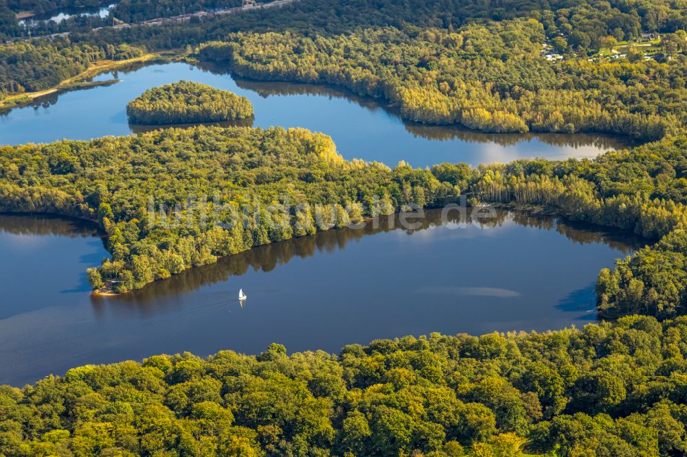 Duisburg aus der Vogelperspektive: Uferbereiche des Sees Wildförstersee in Duisburg im Bundesland Nordrhein-Westfalen