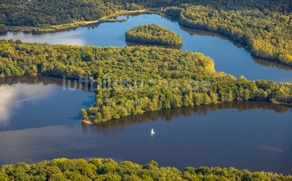 Luftbild Duisburg - Uferbereiche des Sees Wildförstersee in Duisburg im Bundesland Nordrhein-Westfalen