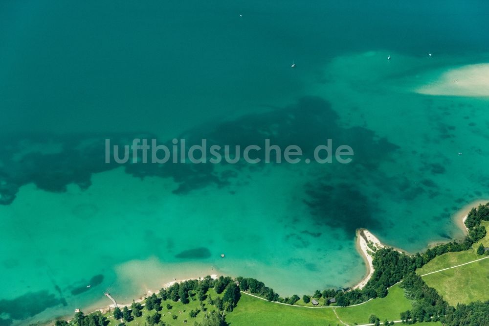 Luftaufnahme Strobl - Uferbereiche des Sees Wolfgangsee in Strobl in Salzburg, Österreich