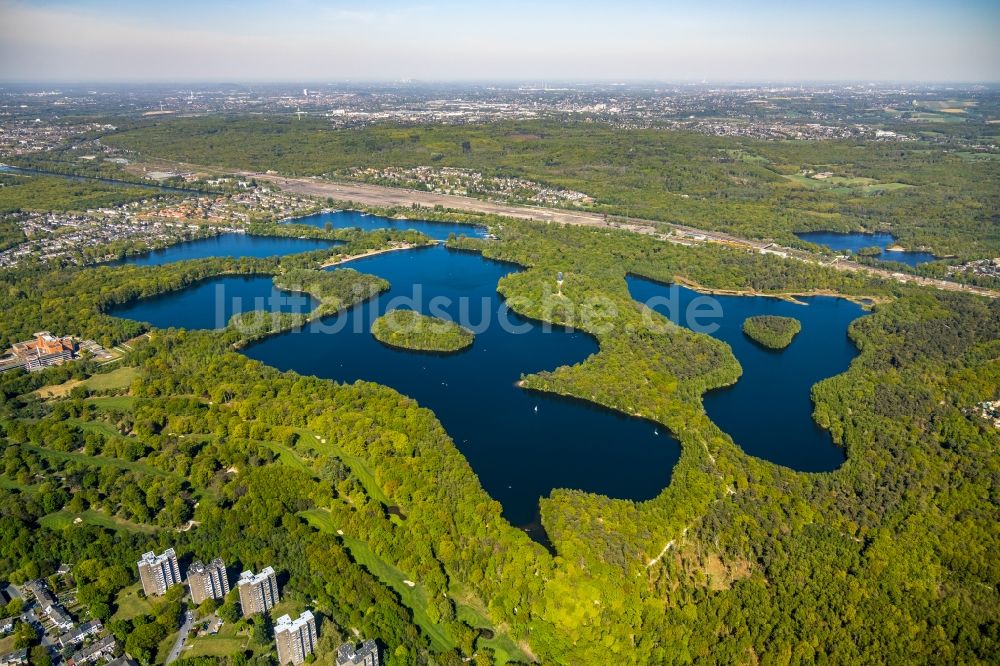 Luftbild Duisburg - Uferbereiche des Sees Wolfssee der Sechs-Seen-Platte in Duisburg im Bundesland Nordrhein-Westfalen