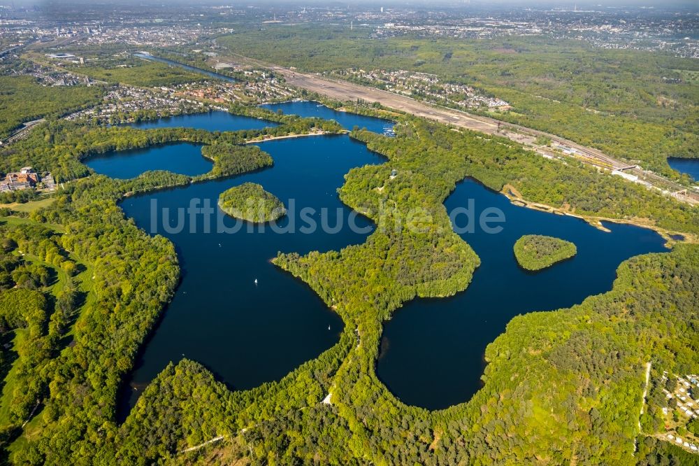 Luftaufnahme Duisburg - Uferbereiche des Sees Wolfssee der Sechs-Seen-Platte in Duisburg im Bundesland Nordrhein-Westfalen