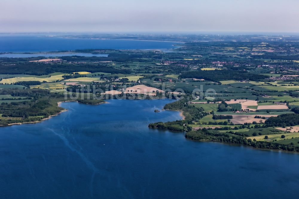 Luftaufnahme Giekau - Uferbereiche des Selenter See in einem Waldgebiet in Giekau im Bundesland Schleswig-Holstein, Deutschland