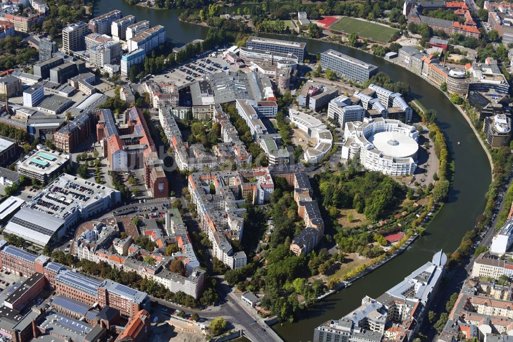 Luftaufnahme Berlin - Uferbereiche am Spree - Flußverlauf im Ortsteil Charlottenburg in Berlin, Deutschland