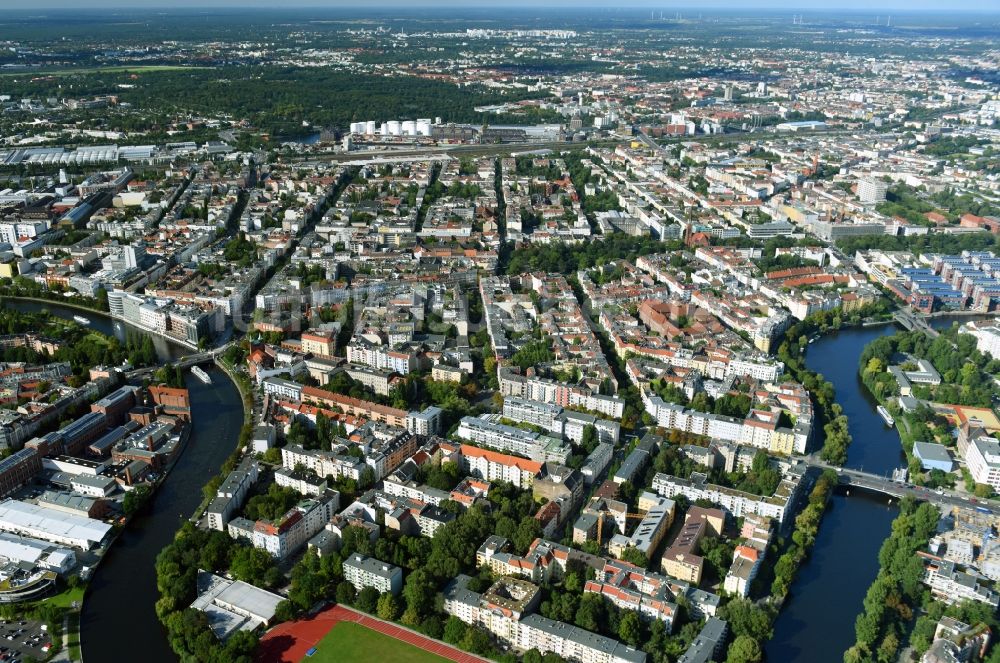 Luftbild Berlin - Uferbereiche am Spree Flußverlauf im Ortsteil Moabit in Berlin, Deutschland