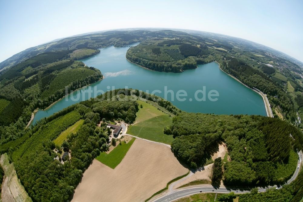 Luftbild Lüdenscheid - Uferbereiche am Stausee der Versetalsperre in Lüdenscheid im Bundesland Nordrhein-Westfalen