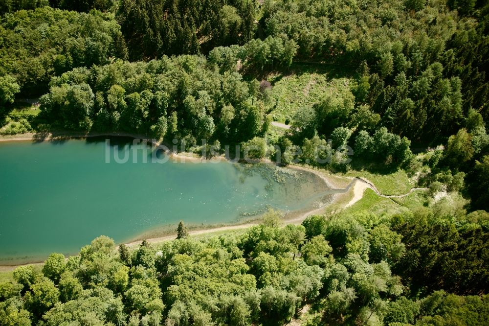 Lüdenscheid aus der Vogelperspektive: Uferbereiche am Stausee der Versetalsperre in Lüdenscheid im Bundesland Nordrhein-Westfalen